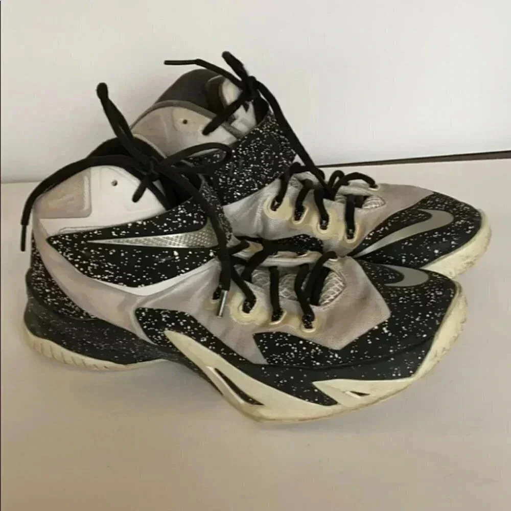 Nike Zoom soldier 8 men's 9‎ black/white sneakers